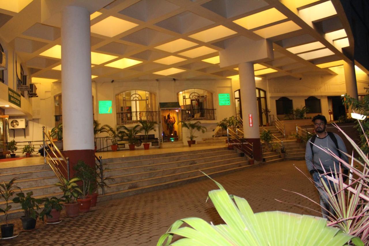 Hotel Pooja International 达文盖雷 外观 照片